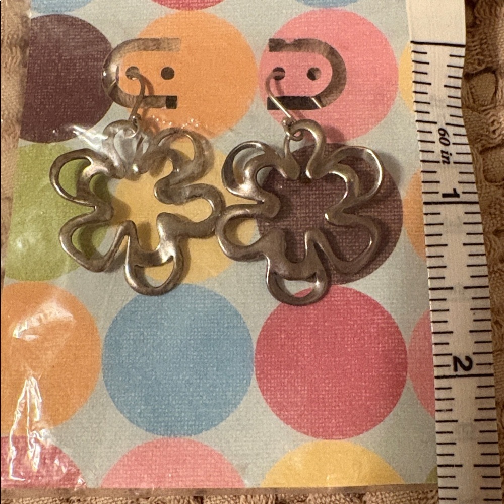 Silpada Silver Flower Earrings - Picture 3 of 3
